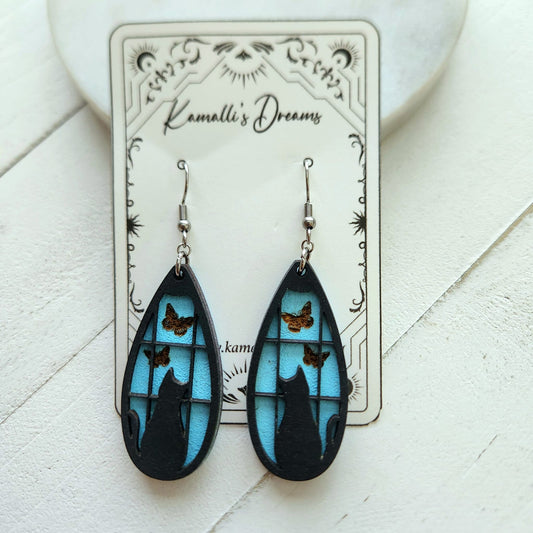 Aretes Gato Curioso: Joyería Artesanal de Madera